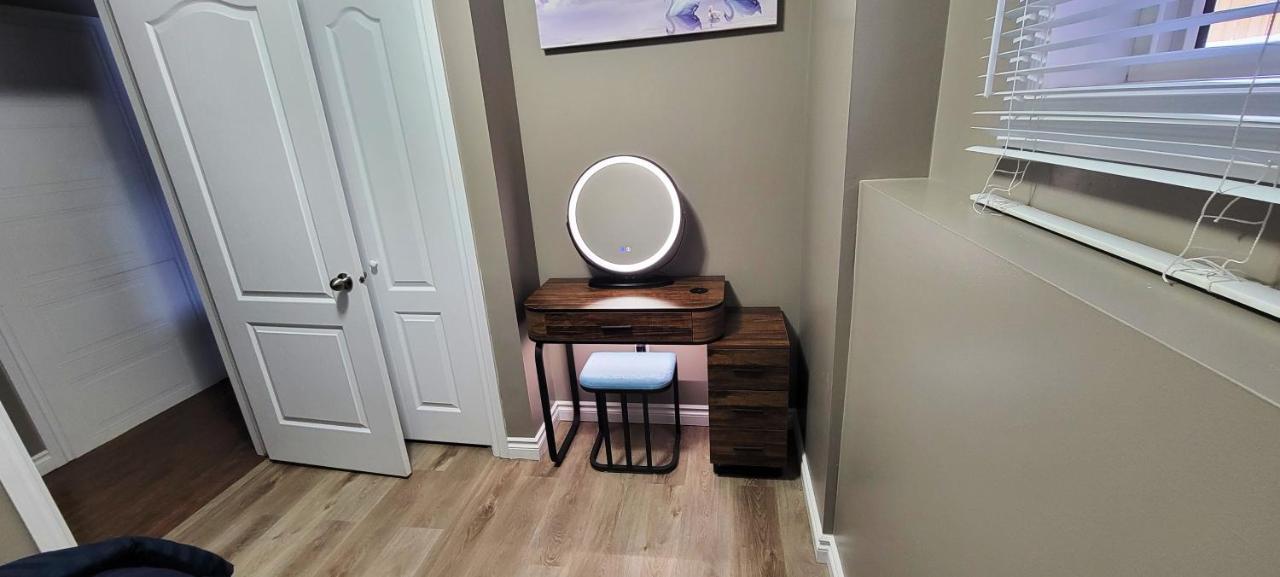Blue Wave 2 Bedroom Suite Саскатун Екстериор снимка