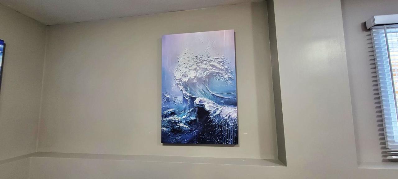 Blue Wave 2 Bedroom Suite Саскатун Екстериор снимка